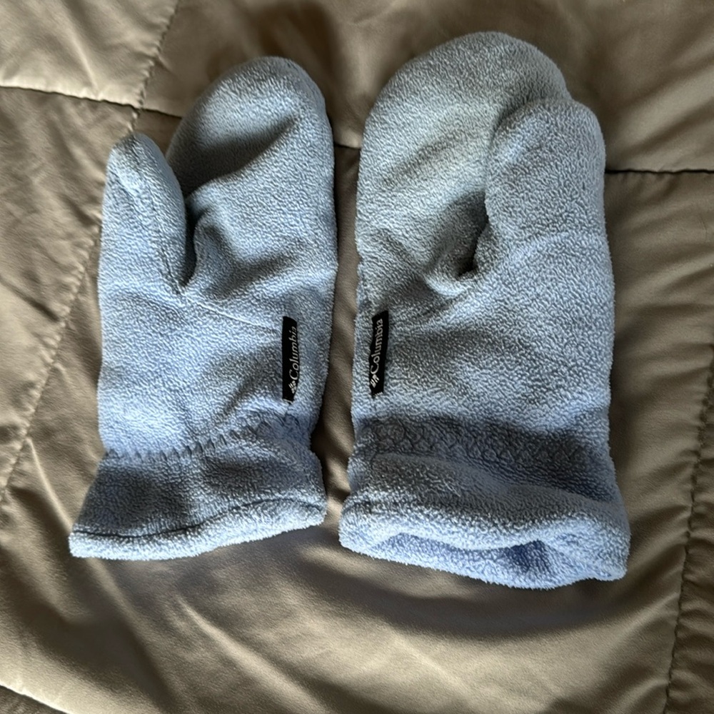 Columbia Fleece mittens light blue and size medium in good condition